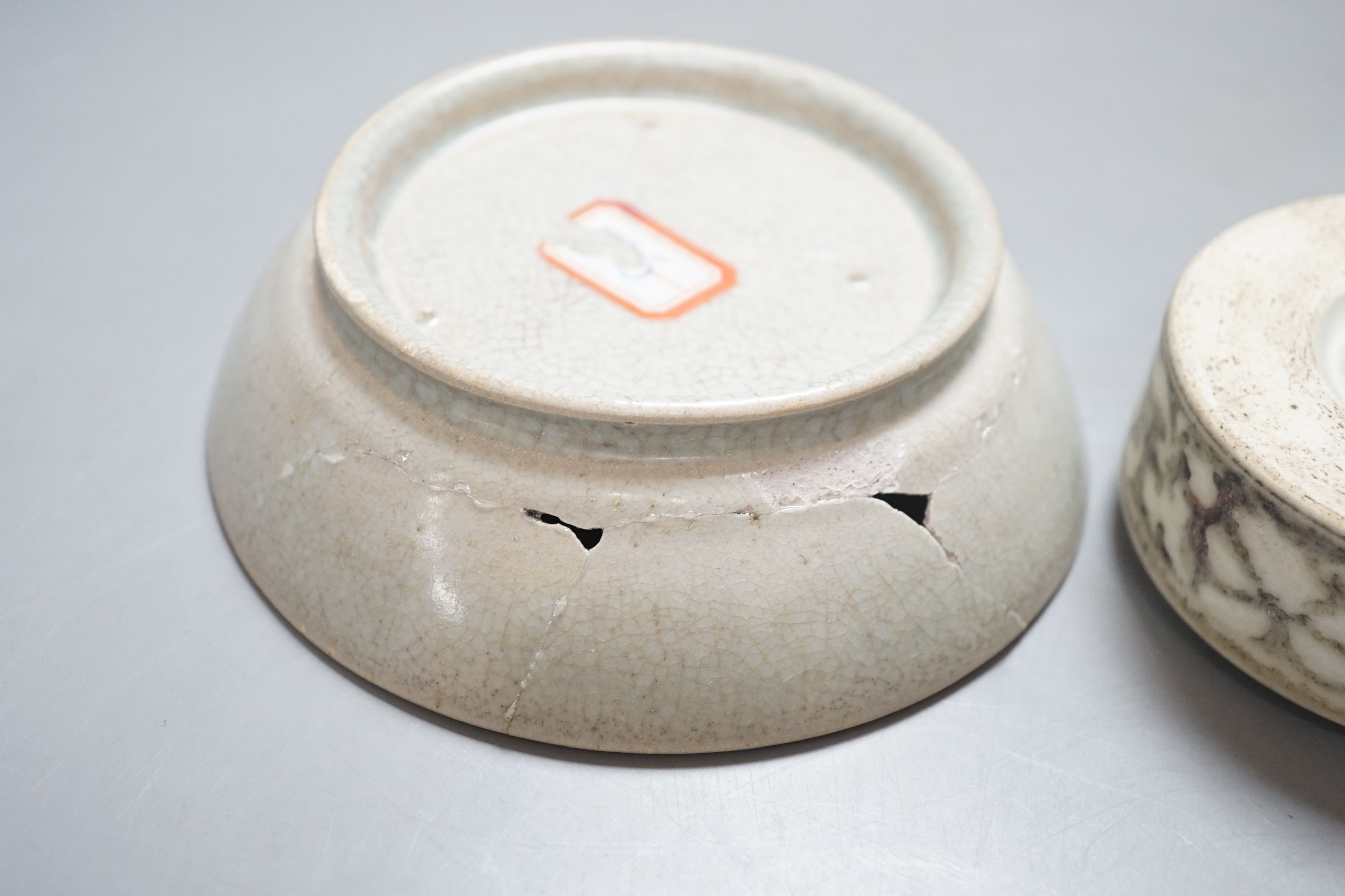 A Chinese porcelain paperweight and a saucer dish, 14 cm diameter